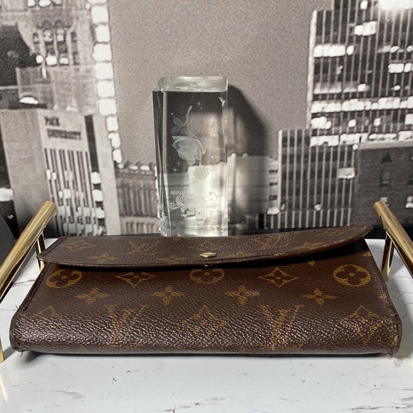 Authentic Louis Vuitton Monogram International Wallet - Picture 11 of 15